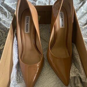 Good condition steve madden tan stiletto heels